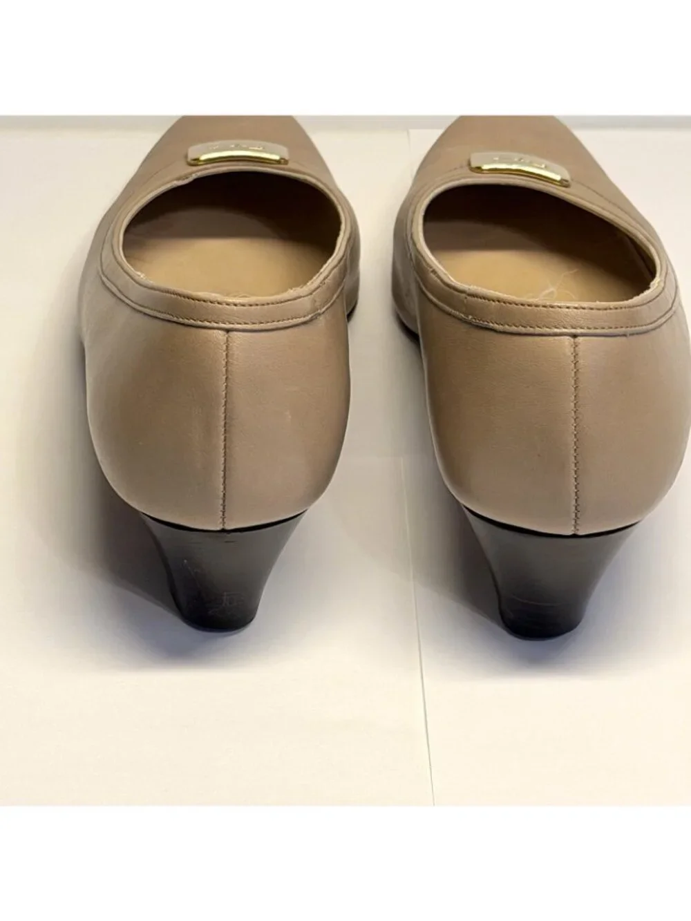 Salvatore Ferragamo Boutique Beige Leather Pumps Size 5B Low Heels - Picture 5 of 14